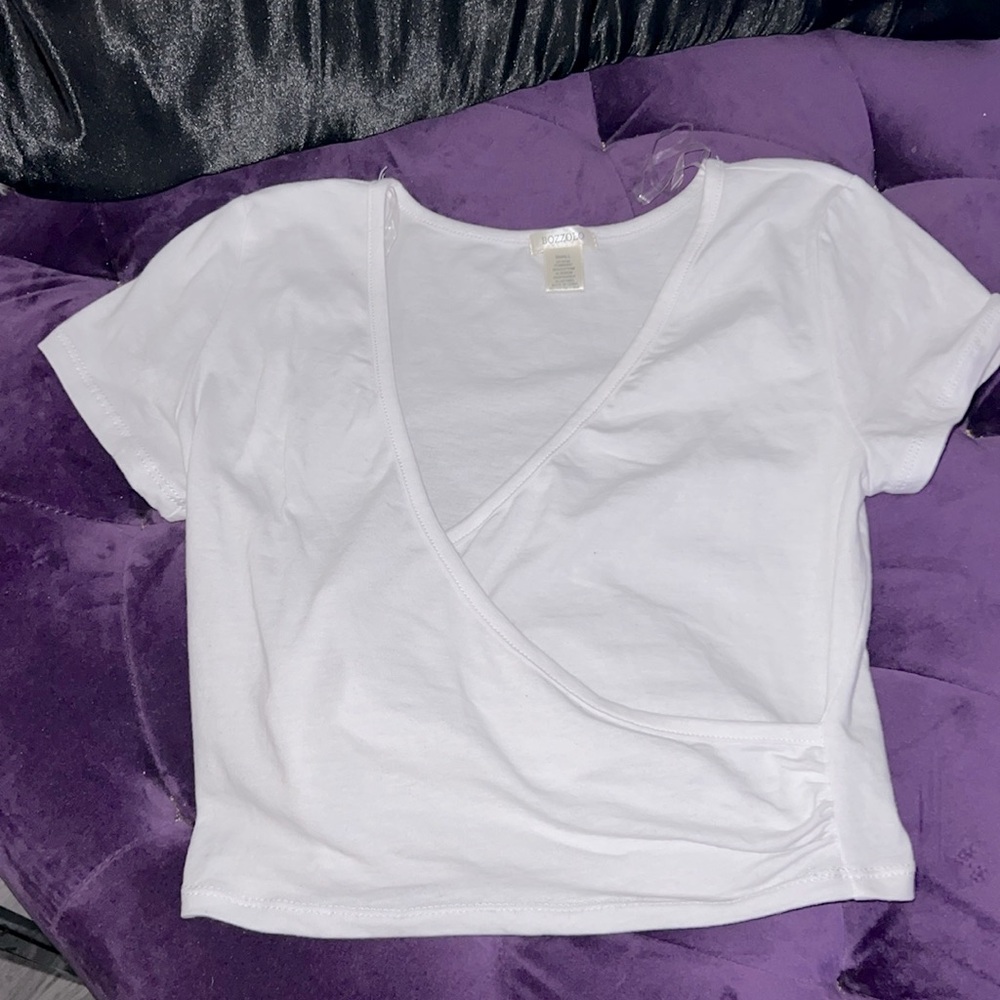 White crosses cropped shirt🪽